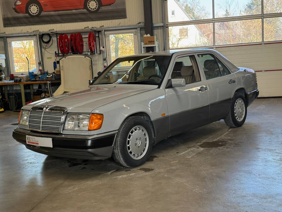Bild 3/51 von Mercedes-Benz 300 D Turbo (1991)