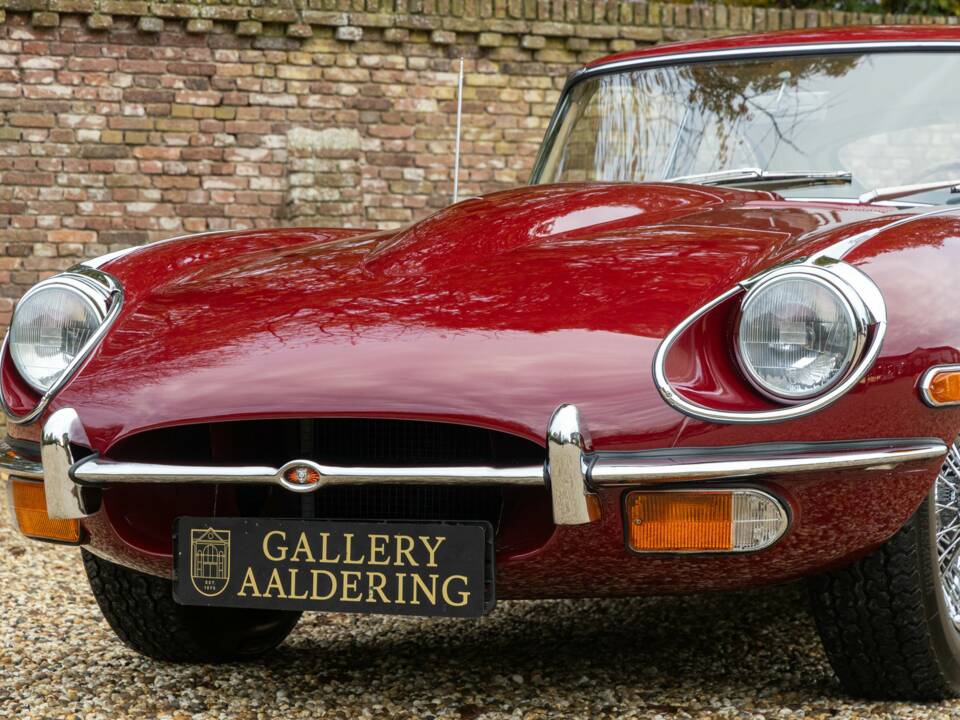 Image 33/50 de Jaguar E-Type (1969)