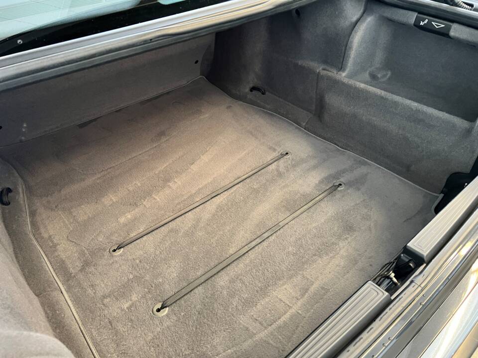 Immagine 32/48 di BMW 740i (2001)