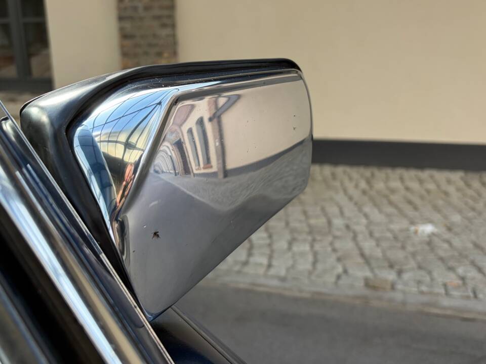 Image 25/88 of Mercedes-Benz 380 SL (1984)