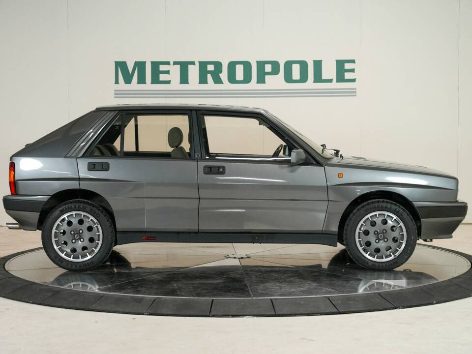 Image 13/46 of Lancia Delta HF Integrale (1988)