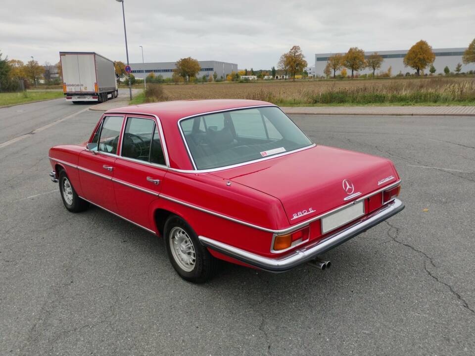 Image 4/11 de Mercedes-Benz 280 E (1972)