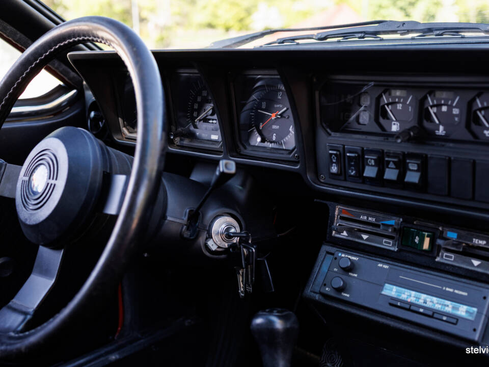 Imagen 30/36 de Alfa Romeo GTV 6 2.5 (1986)