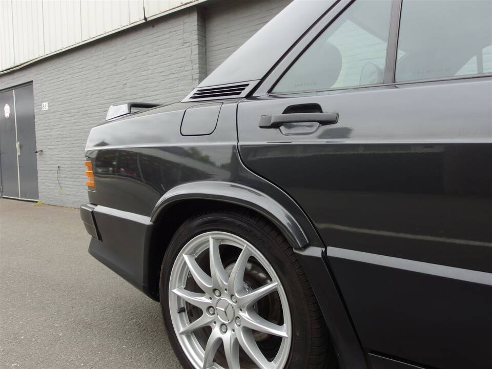 Immagine 20/98 di Mercedes-Benz 190 E 2.3-16 (1985)