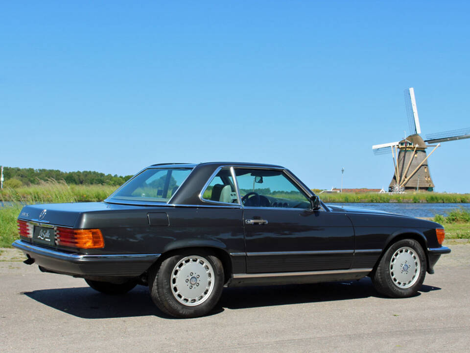 Bild 10/23 von Mercedes-Benz 560 SL (1987)