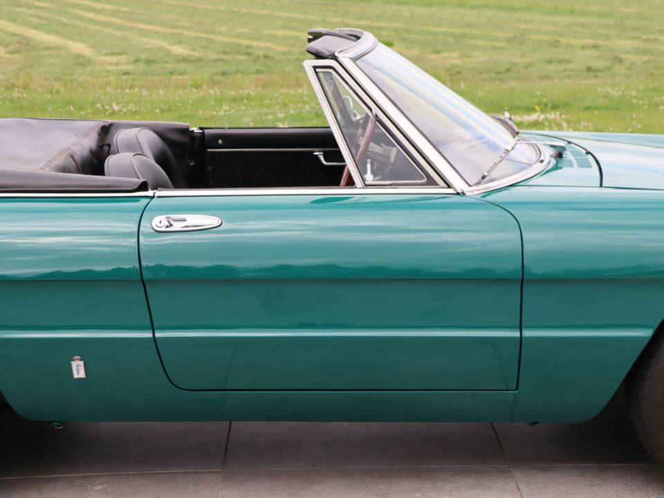 Image 36/50 of Alfa Romeo 2000 Spider Veloce (1979)