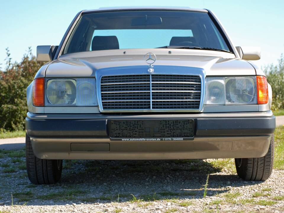 Image 5/34 of Mercedes-Benz 230 E (1992)