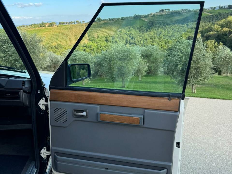 Bild 9/23 von Land Rover Range Rover Classic (1988)