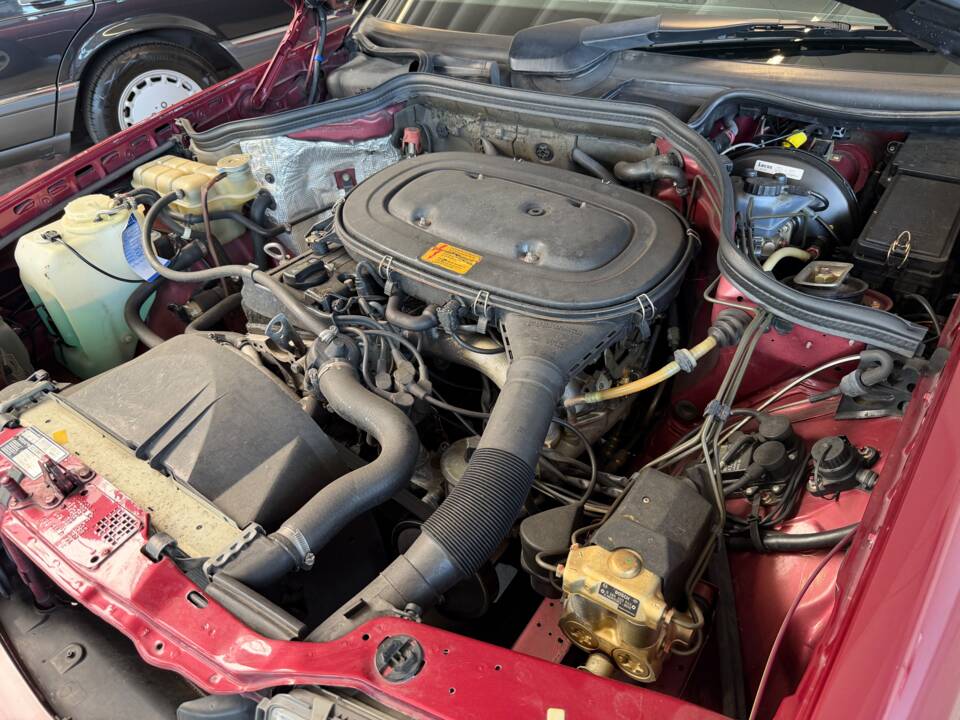 Image 16/21 of Mercedes-Benz 230 E (1992)