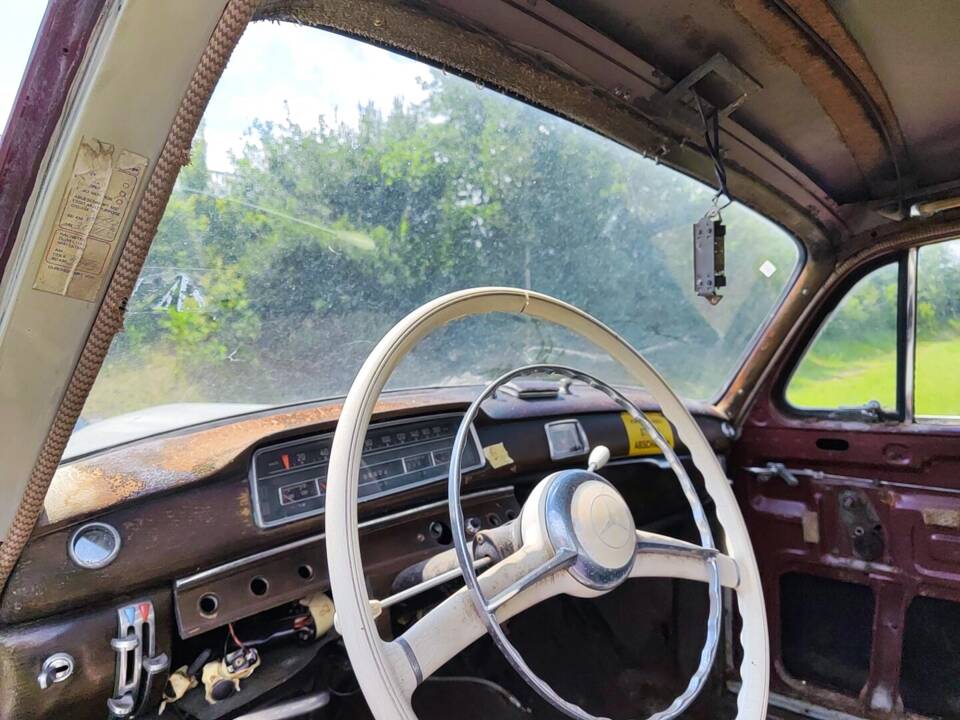 Image 25/50 of Mercedes-Benz 220 S (1958)