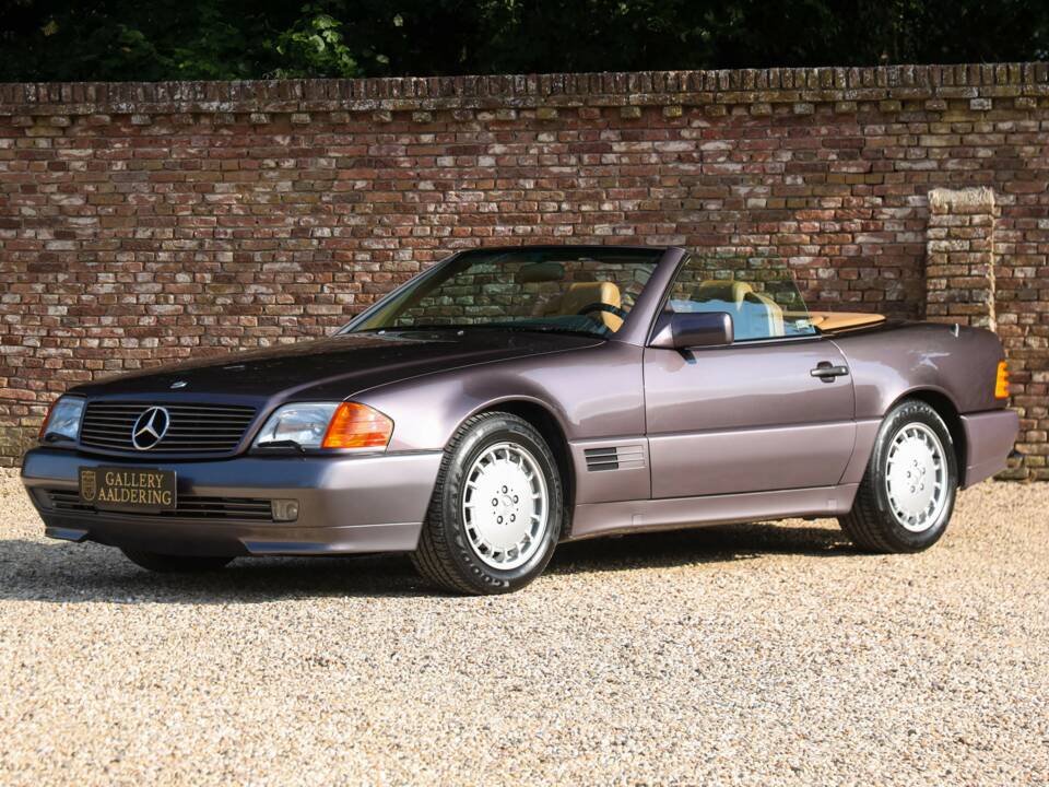 Image 26/50 of Mercedes-Benz 500 SL (1990)