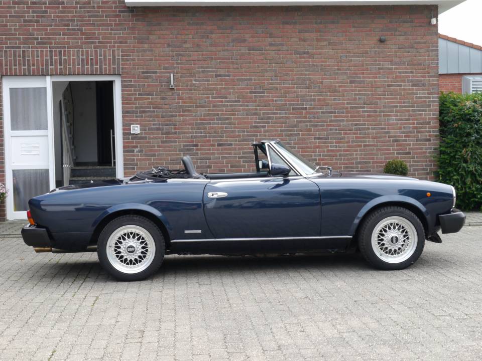 Image 7/50 of FIAT 124 Spidereuropa (1985)