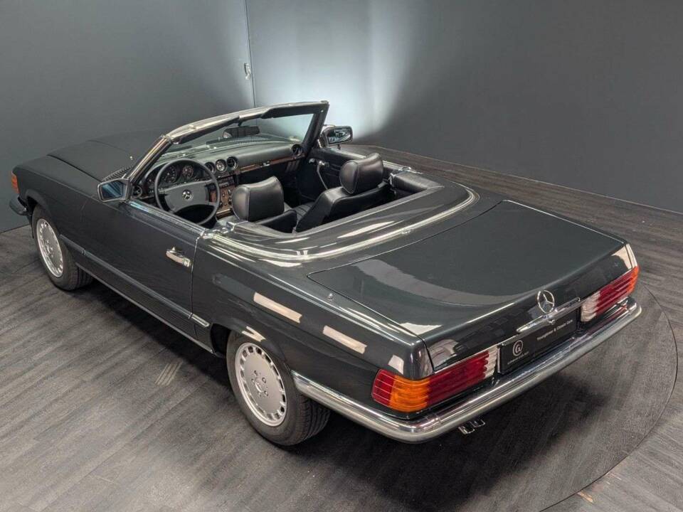 Image 41/50 of Mercedes-Benz 300 SL (1989)
