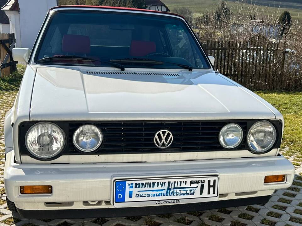 Image 2/15 de Volkswagen Golf Mk I Convertible 1.6 (1988)