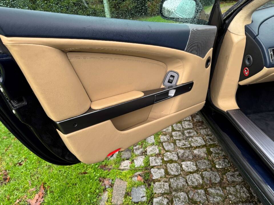 Image 35/48 of Aston Martin DB 9 Volante (2007)
