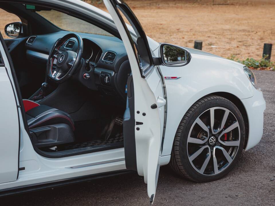 Imagen 7/42 de Volkswagen Golf VI GTI (2011)