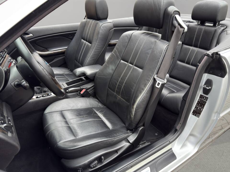Bild 25/41 von BMW 320Ci (2006)