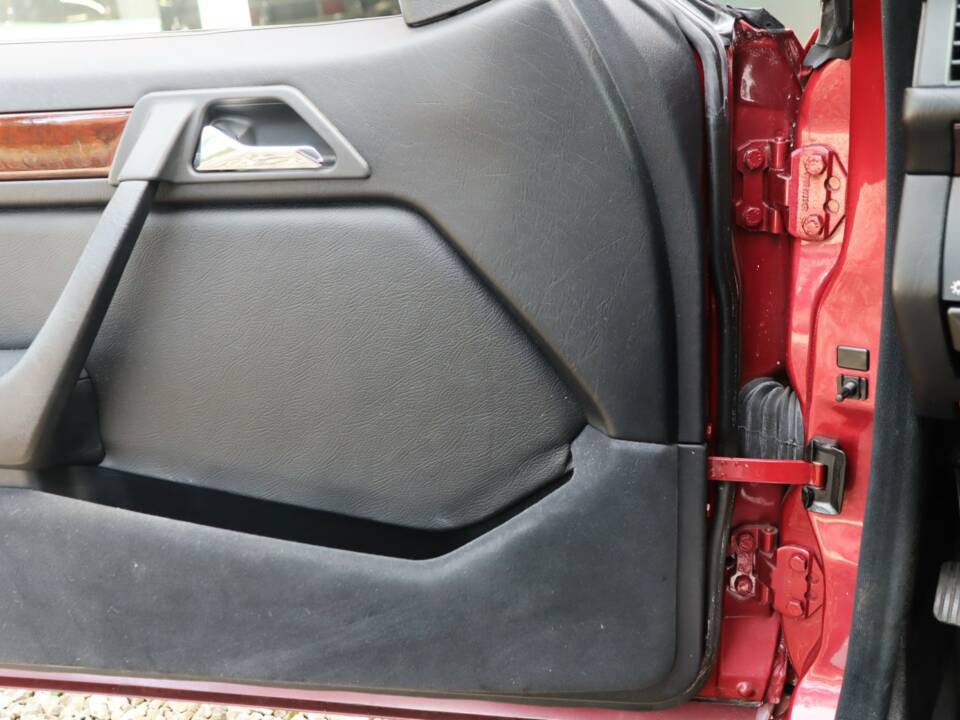 Image 36/50 of Mercedes-Benz E 220 (1994)