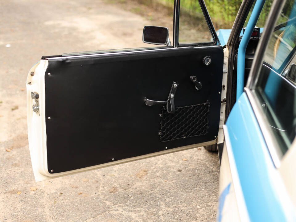 Image 17/80 de BMW 2002 (1975)