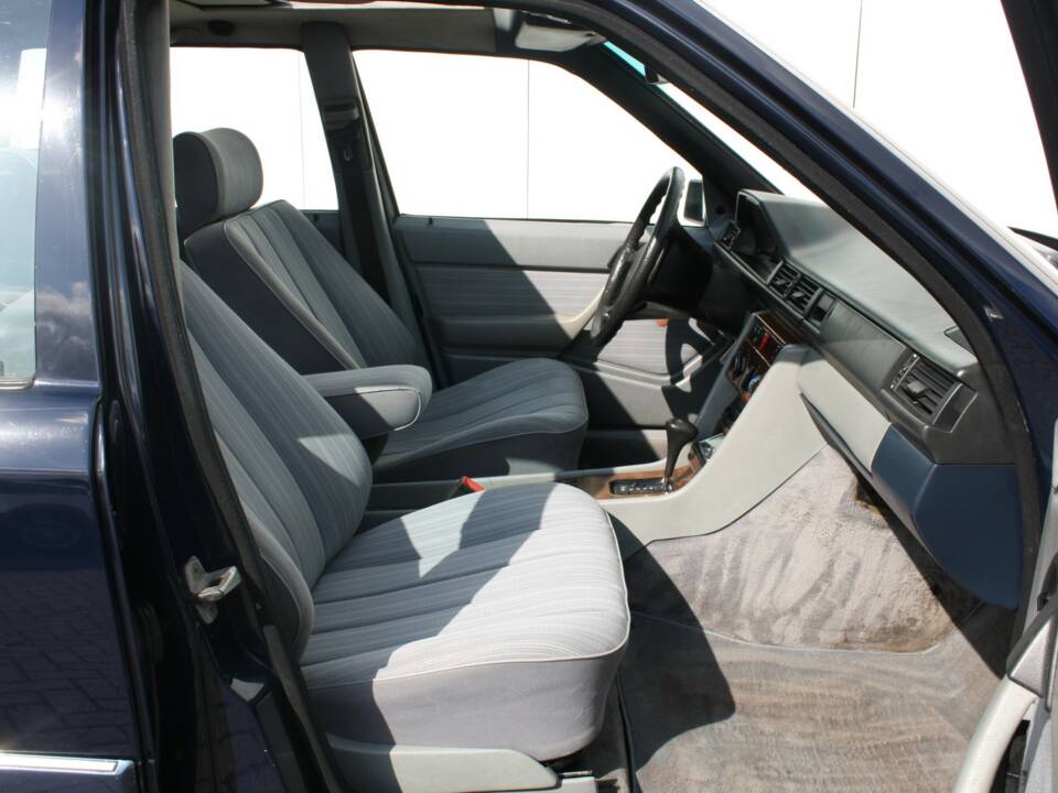 Bild 4/17 von Mercedes-Benz 230 TE (1986)