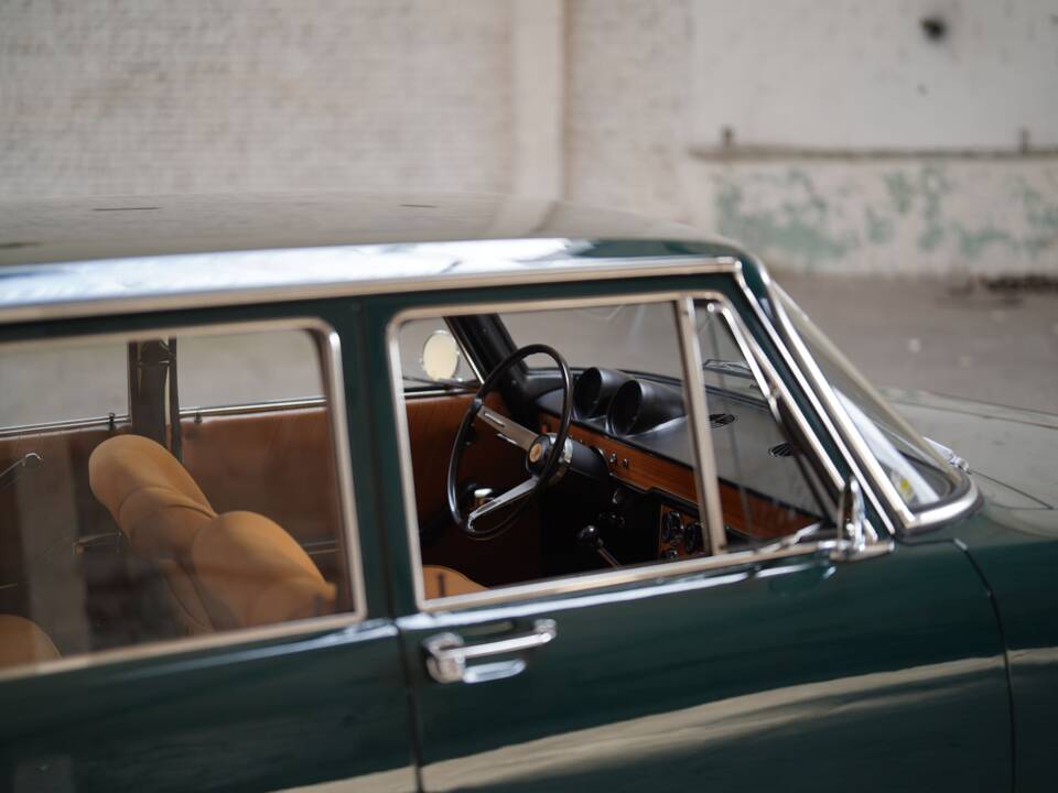 Image 53/83 of Alfa Romeo 1750 Berlina (1970)