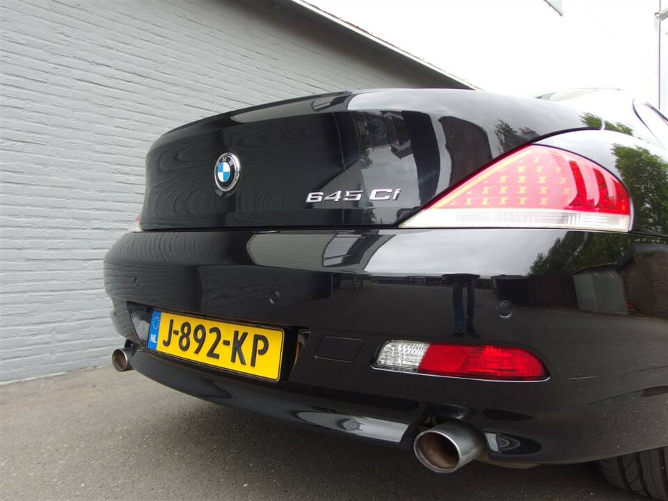 Image 19/97 de BMW 645Ci (2004)