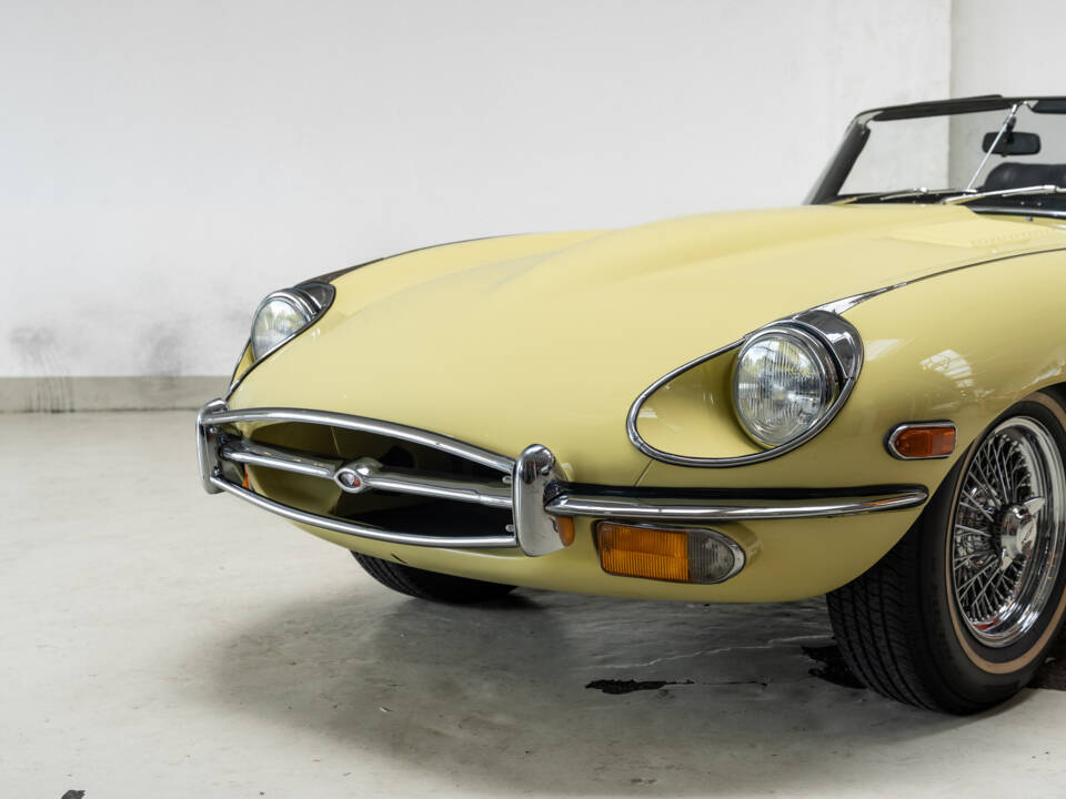 Immagine 14/32 di Jaguar E-Type (1969)