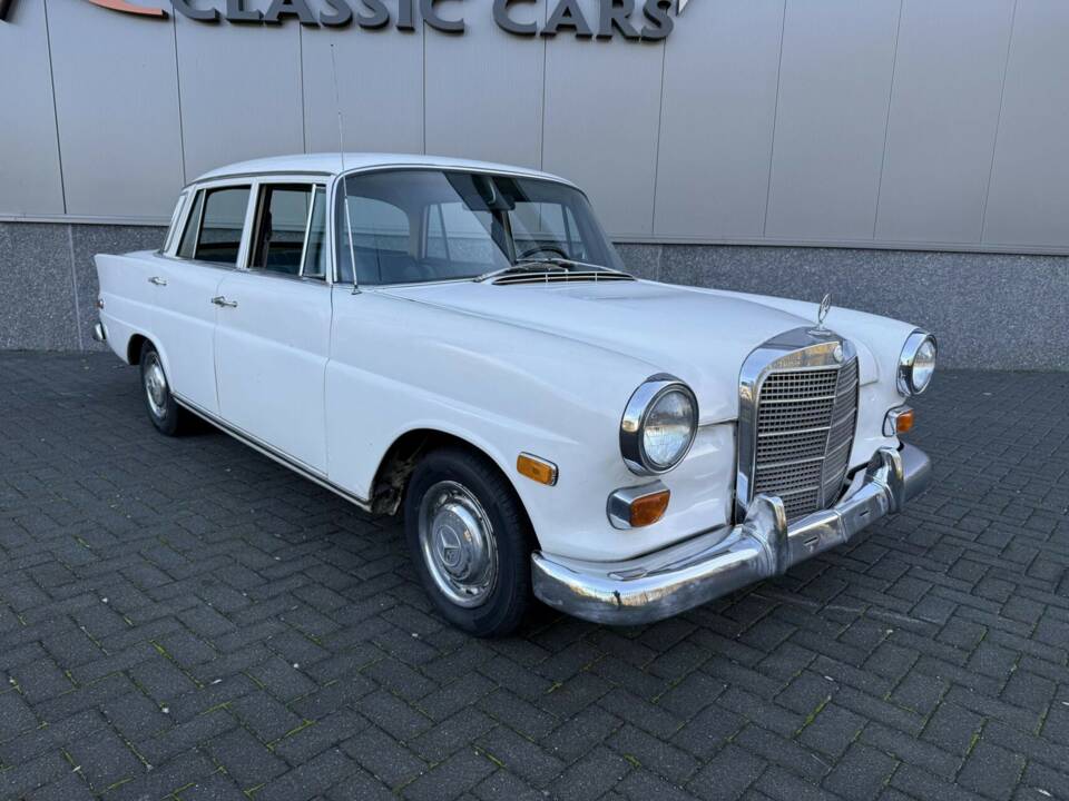 Bild 4/50 von Mercedes-Benz 230 (1968)