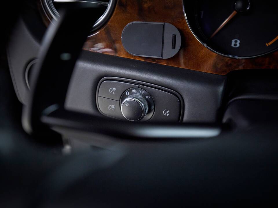 Image 81/100 of Bentley Continental Flying Spur (2008)