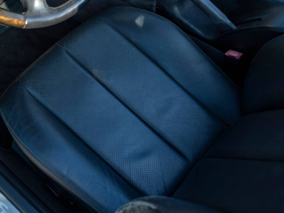 Image 23/48 of Mercedes-Benz SLK 320 (2001)