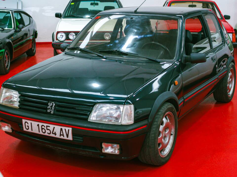 Image 3/33 of Peugeot 205 GTi 1.9 (1993)