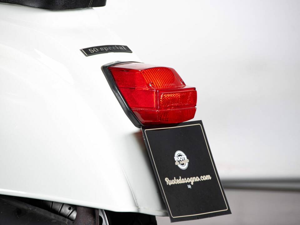 Imagen 11/50 de Piaggio Vespa 50 N Special (1979)