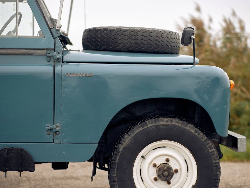 Image 30/69 of Land Rover 109 (1962)