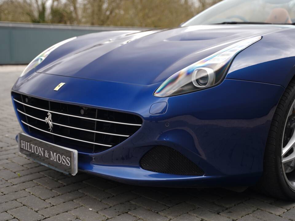 Bild 34/50 von Ferrari California T (2016)