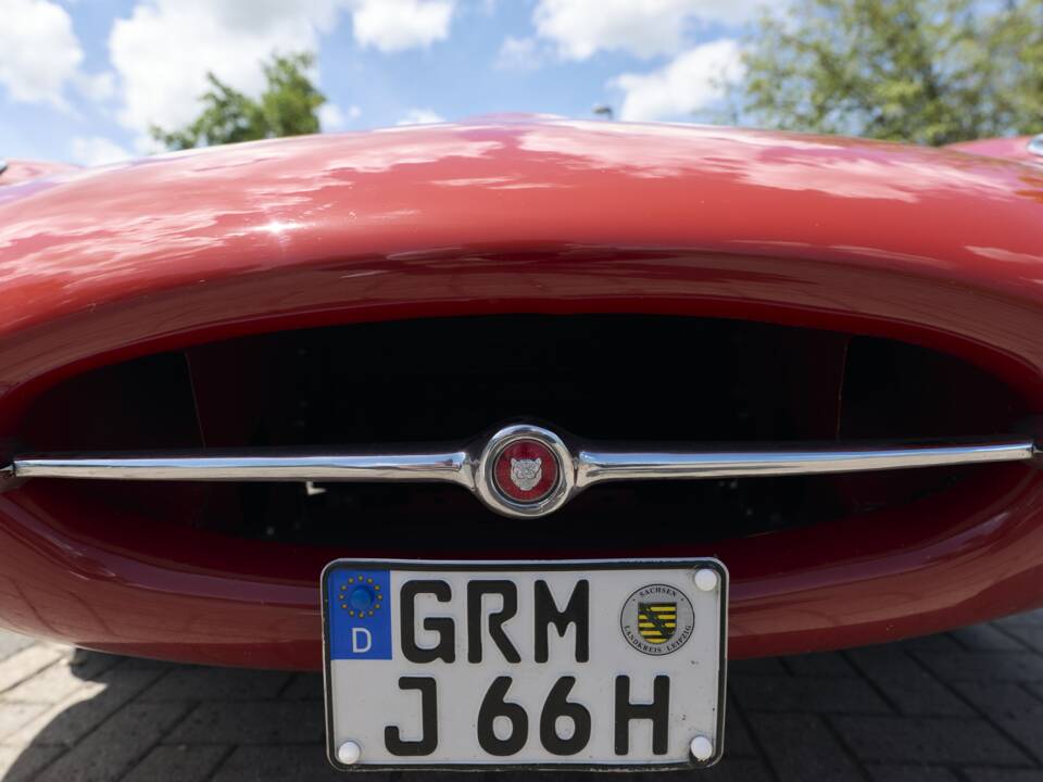 Image 14/80 of Jaguar E-Type 4.2 (1966)