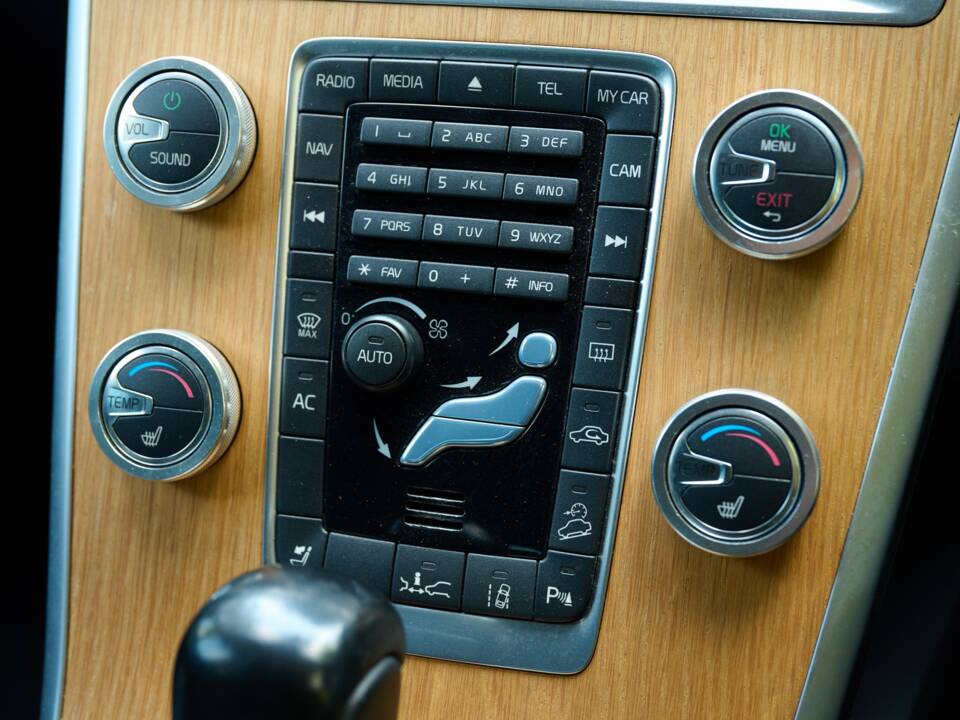 Image 38/50 de Volvo XC60 T5 (2012)