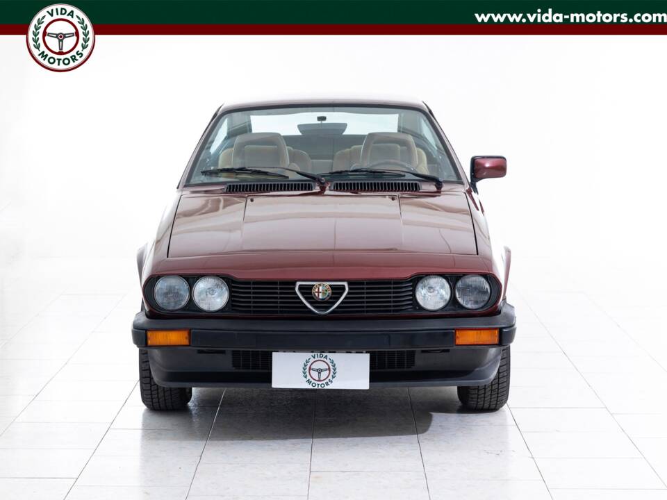 Image 2/11 of Alfa Romeo GTV 2.0 (1986)
