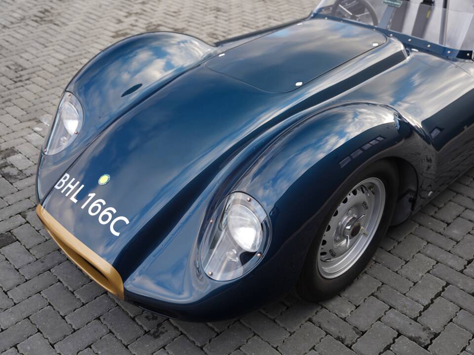 Image 34/50 of Lister Knobbly (1958)