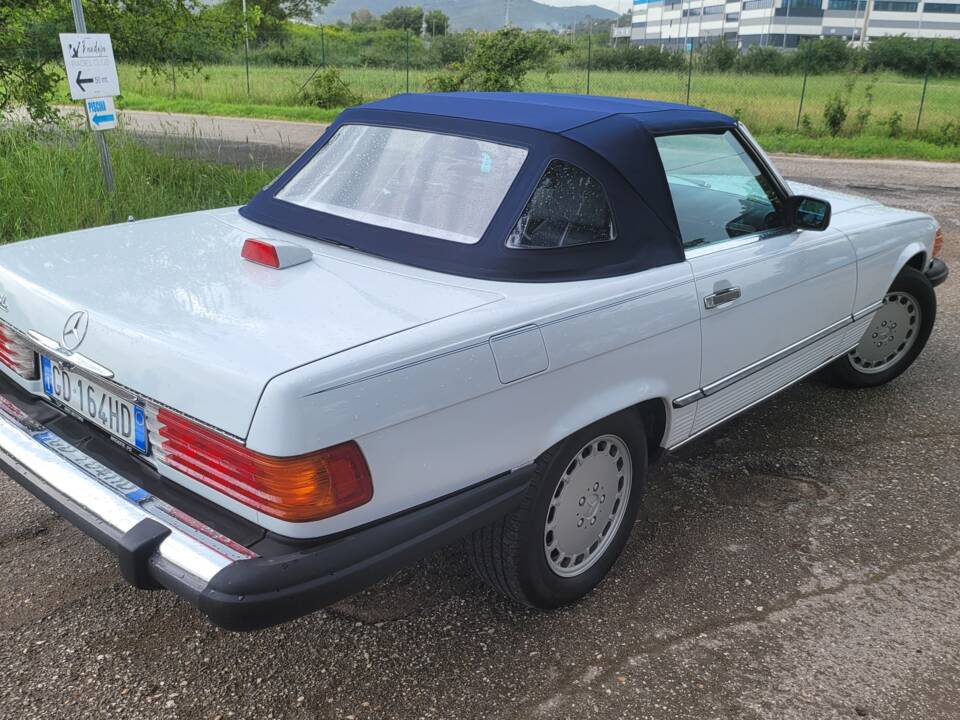 Bild 10/23 von Mercedes-Benz 560 SL (1987)