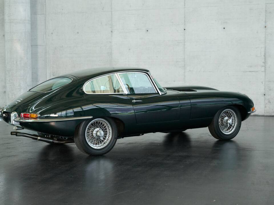 Image 40/50 de Jaguar E-Type (1970)