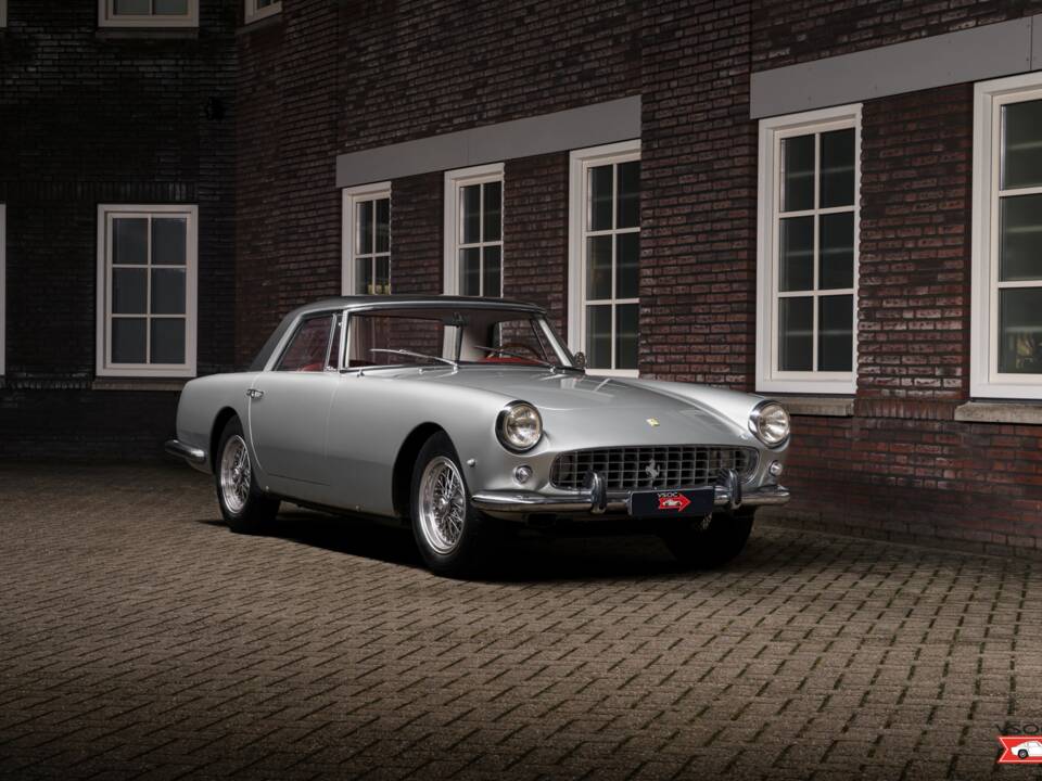 Image 6/28 de Ferrari 250 GT Pininfarina Coupe (1960)