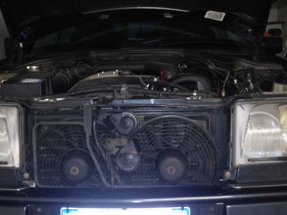 Image 20/22 of Mercedes-Benz E 280 T (1995)