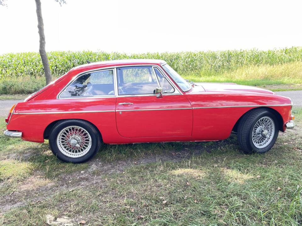 Immagine 8/8 di MG MGC GT (1968)