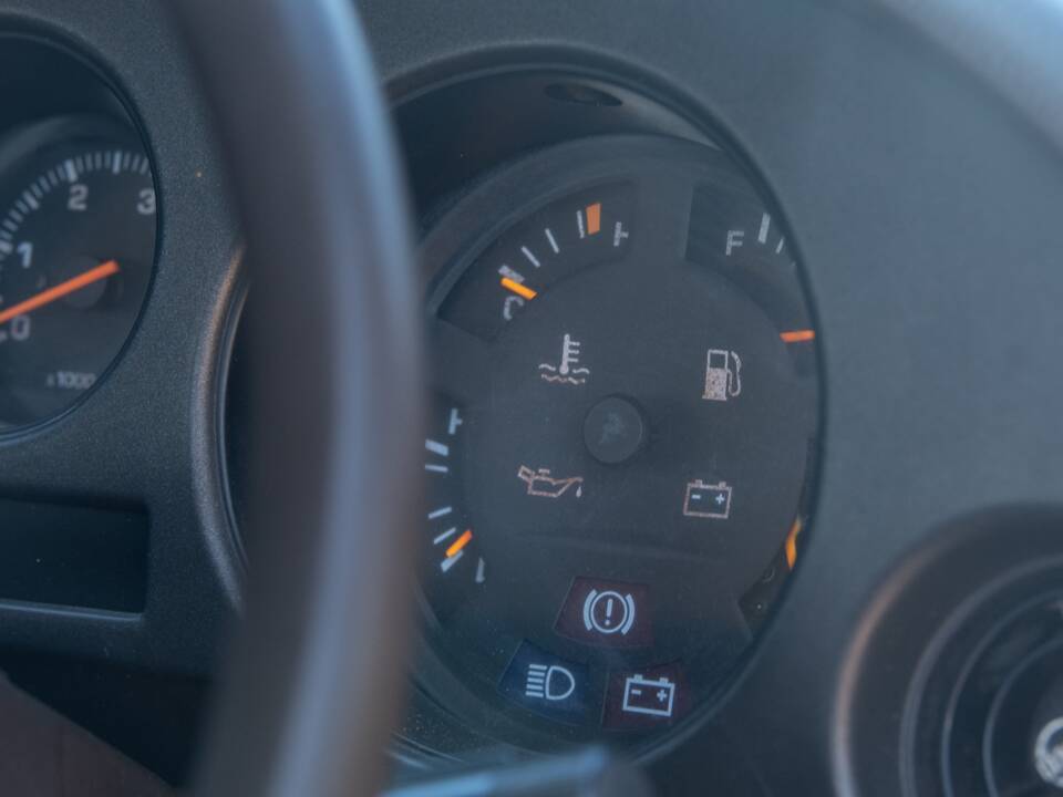 Image 22/46 of Toyota Land Cruiser FJ 62 (1988)