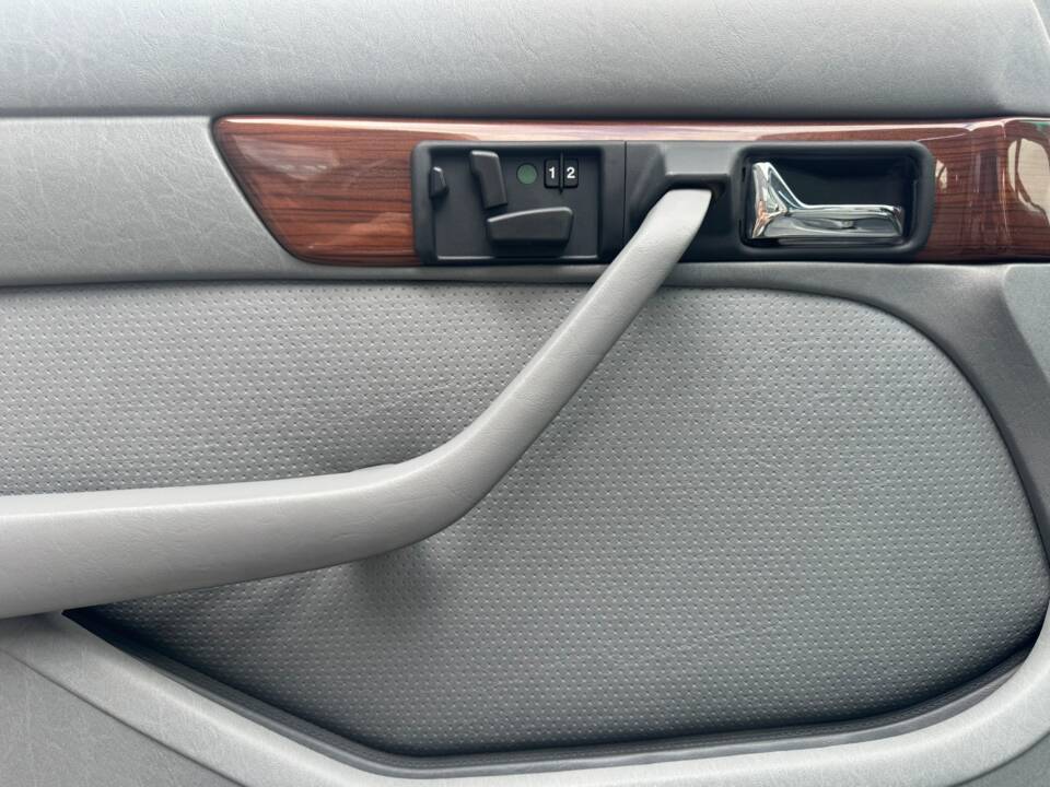 Image 12/26 of Mercedes-Benz 420 SEL (1986)