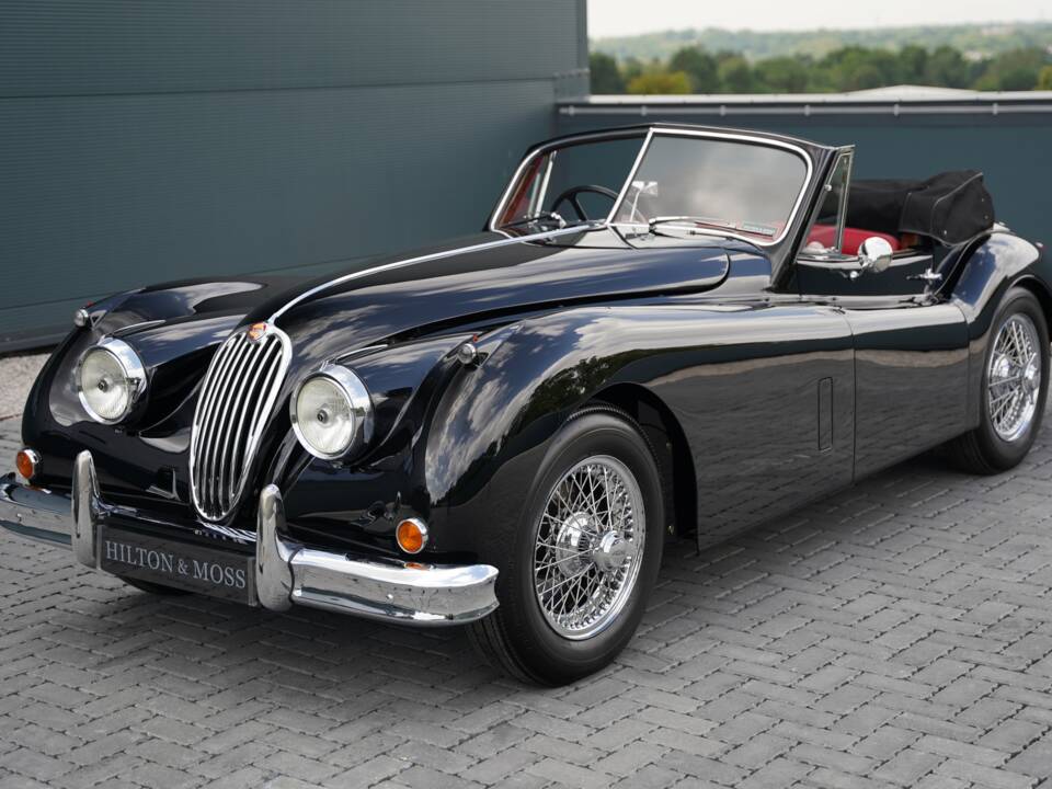 Image 11/50 of Jaguar XK 140 DHC (1956)
