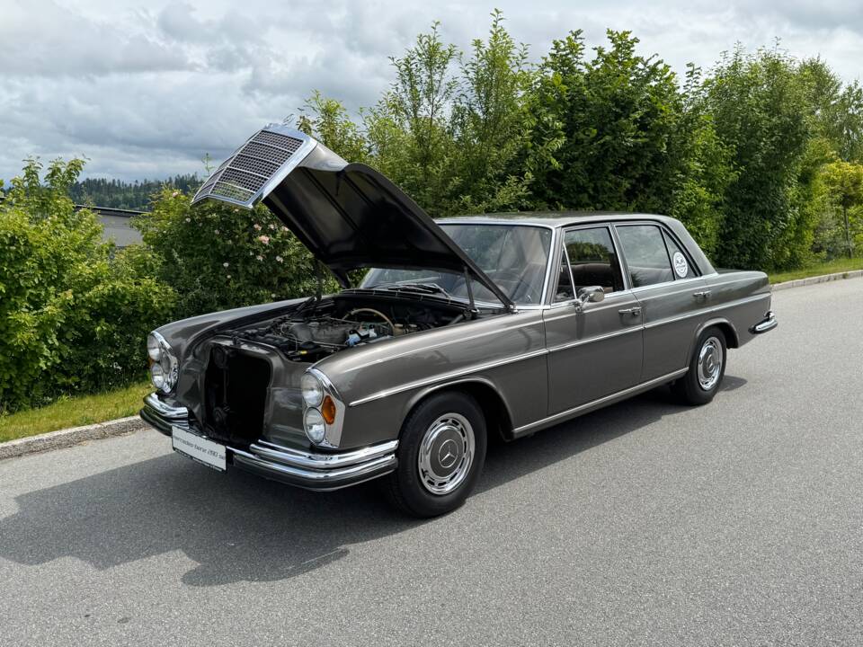Image 38/47 of Mercedes-Benz 280 SE (1969)