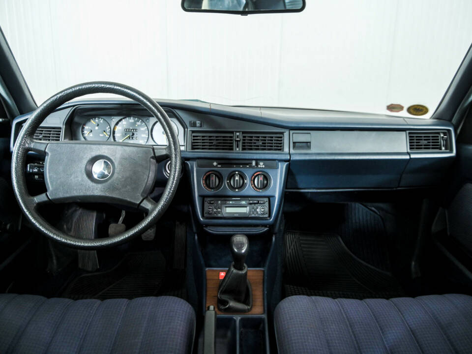 Immagine 7/50 di Mercedes-Benz 190 D (1985)