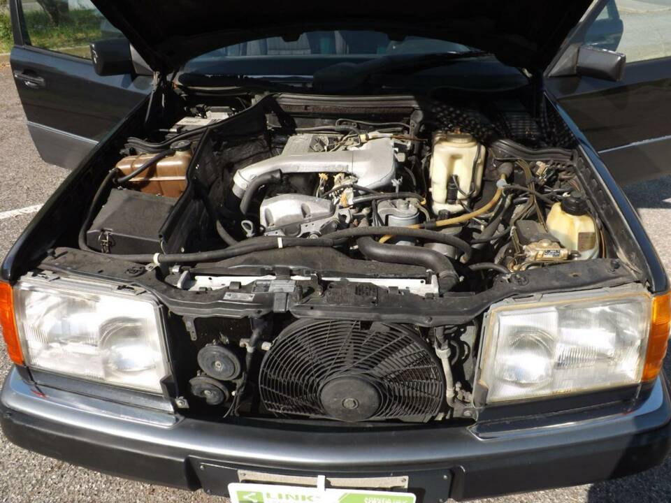 Image 30/50 of Mercedes-Benz 250 TD Turbo (1992)