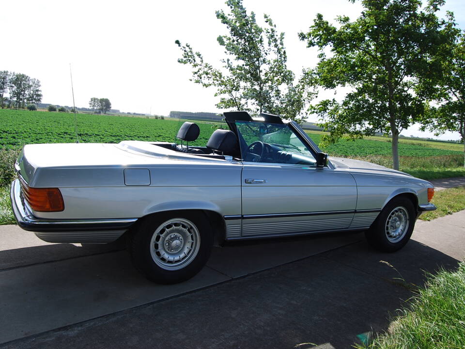 Image 46/96 of Mercedes-Benz 280 SL (1982)